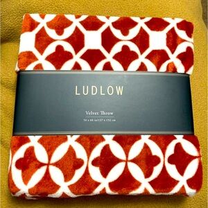 Ludlow Red And White Design Velvet Throw.- 50” X 60”